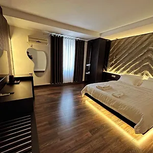 central-rooms.albaniahotels.org/